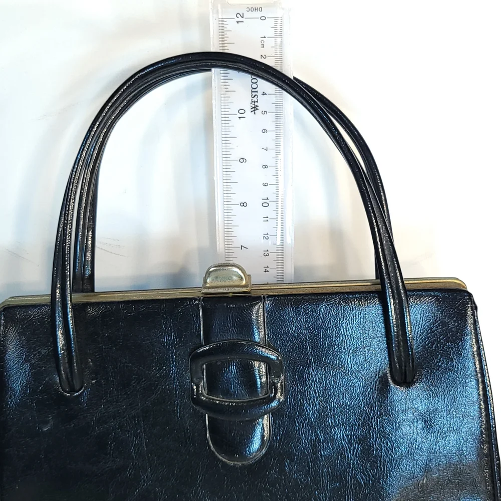 Classic Shape Vintage Handbag With Flip Lock Closure